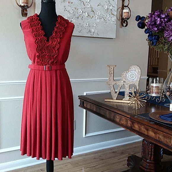 Adrianna Papell Ruffle Neckline belted Pleated Dress. Size 8 EUC - Picture 12 of 17